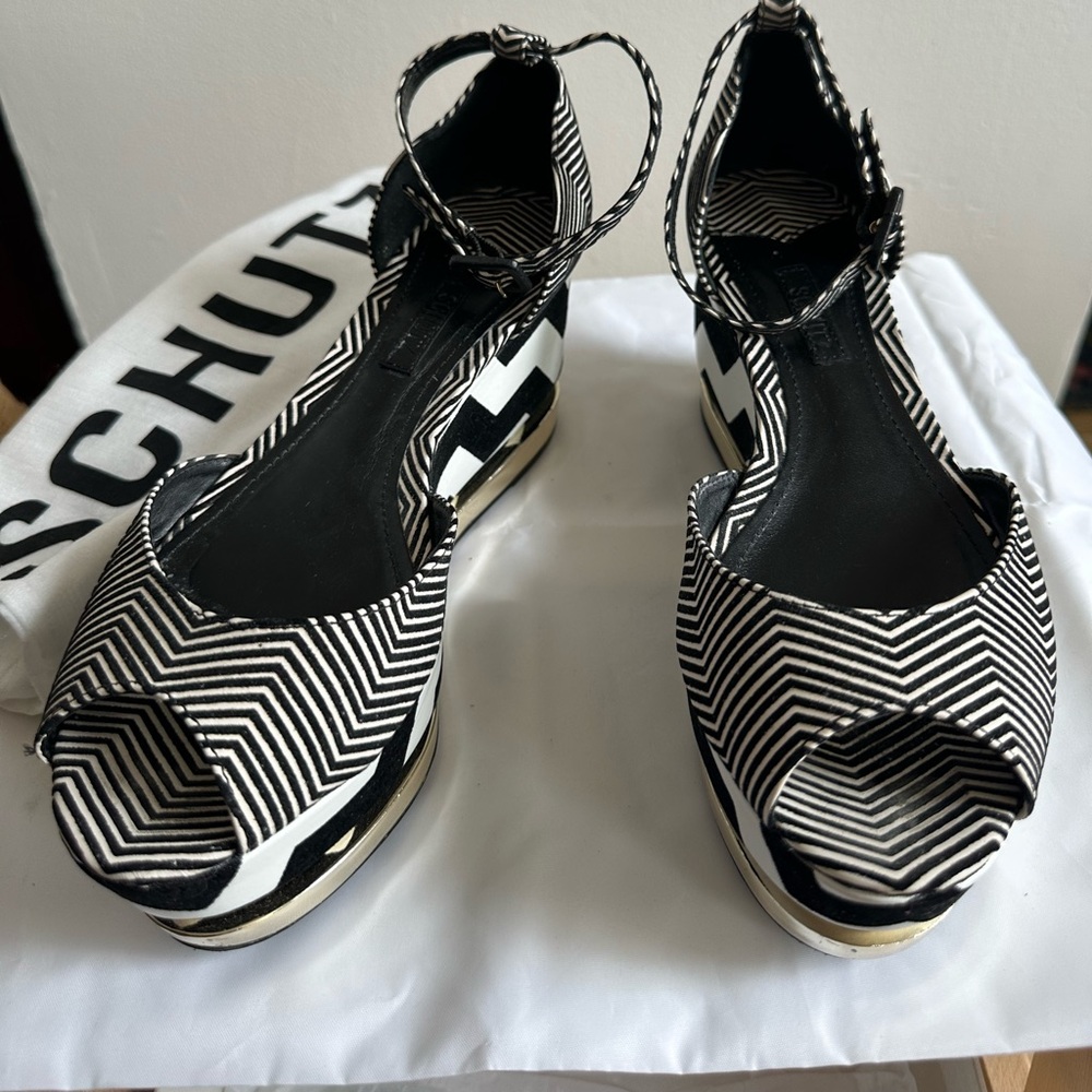 Schutz black and White Wedges